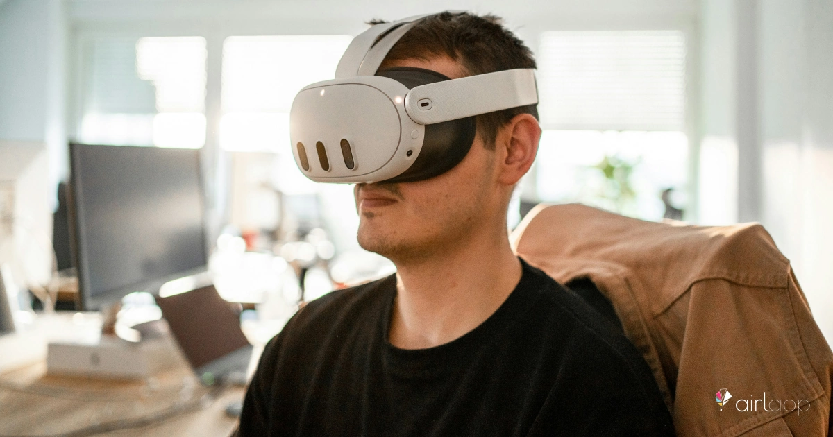 Ragazza con visore di Virtual Reality Cardboard